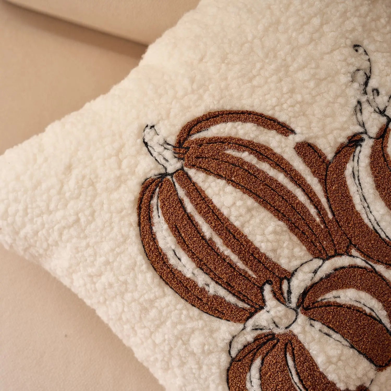 Plush pillowcase – Soft polyester – Autumn pumpkin design – 17.7 x 17.7 in – Cozy fall decor 5