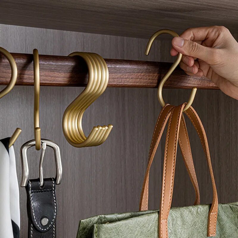 Premium Alloy Clothing Hangers for Elegant Garment Display – Durable Coat Hangers for Dresses and Jackets 2