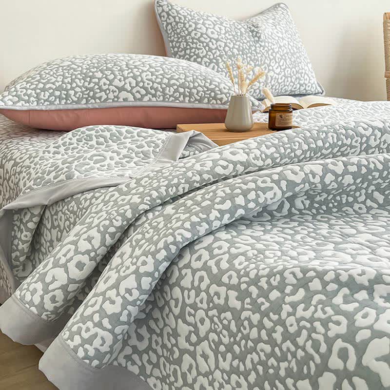 Quilt bedding set – Leopard print jacquard – Soft cotton-polyester – Modern bedroom decor 3