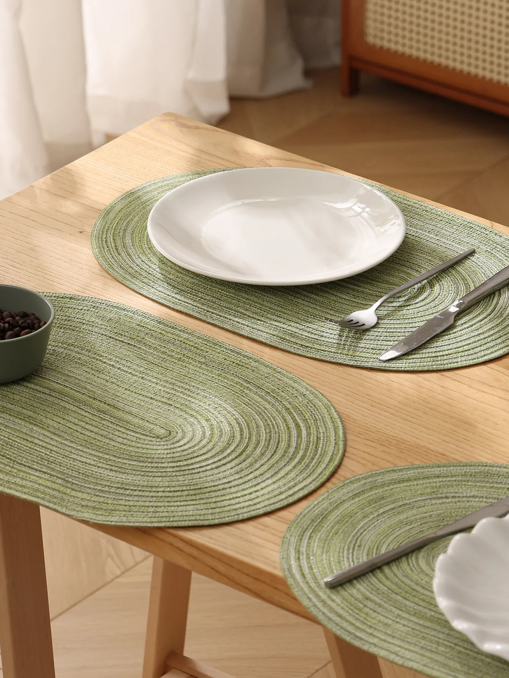 Set of 4 Washable Heat-Resistant Placemats, Non-Slip, Mixed Colors, 12 x 18 Inches for Kitchen Dining Table 4