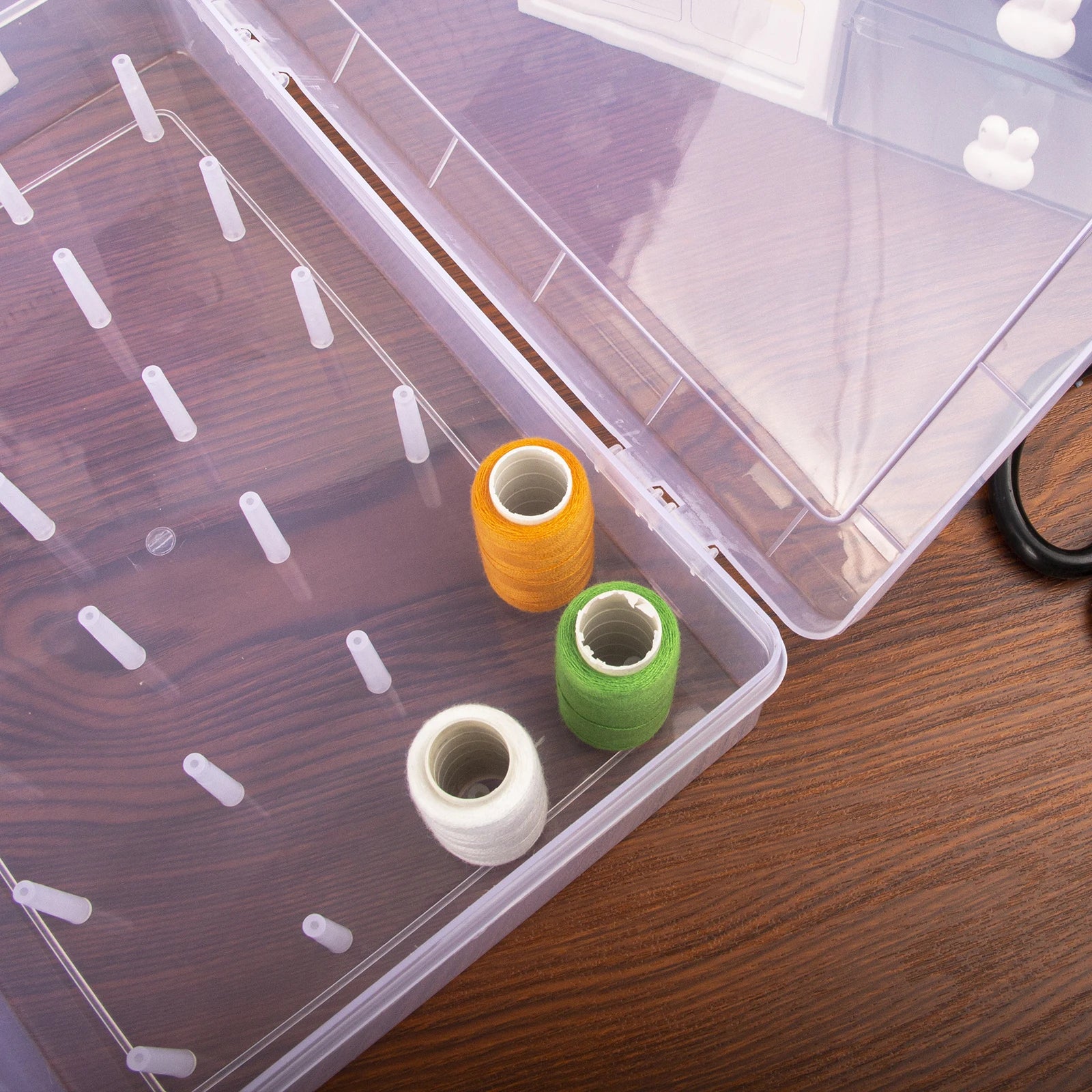 Sewing box organizer – Durable plastic – 24-slot design – White sewing storage for threads and accessories 3
