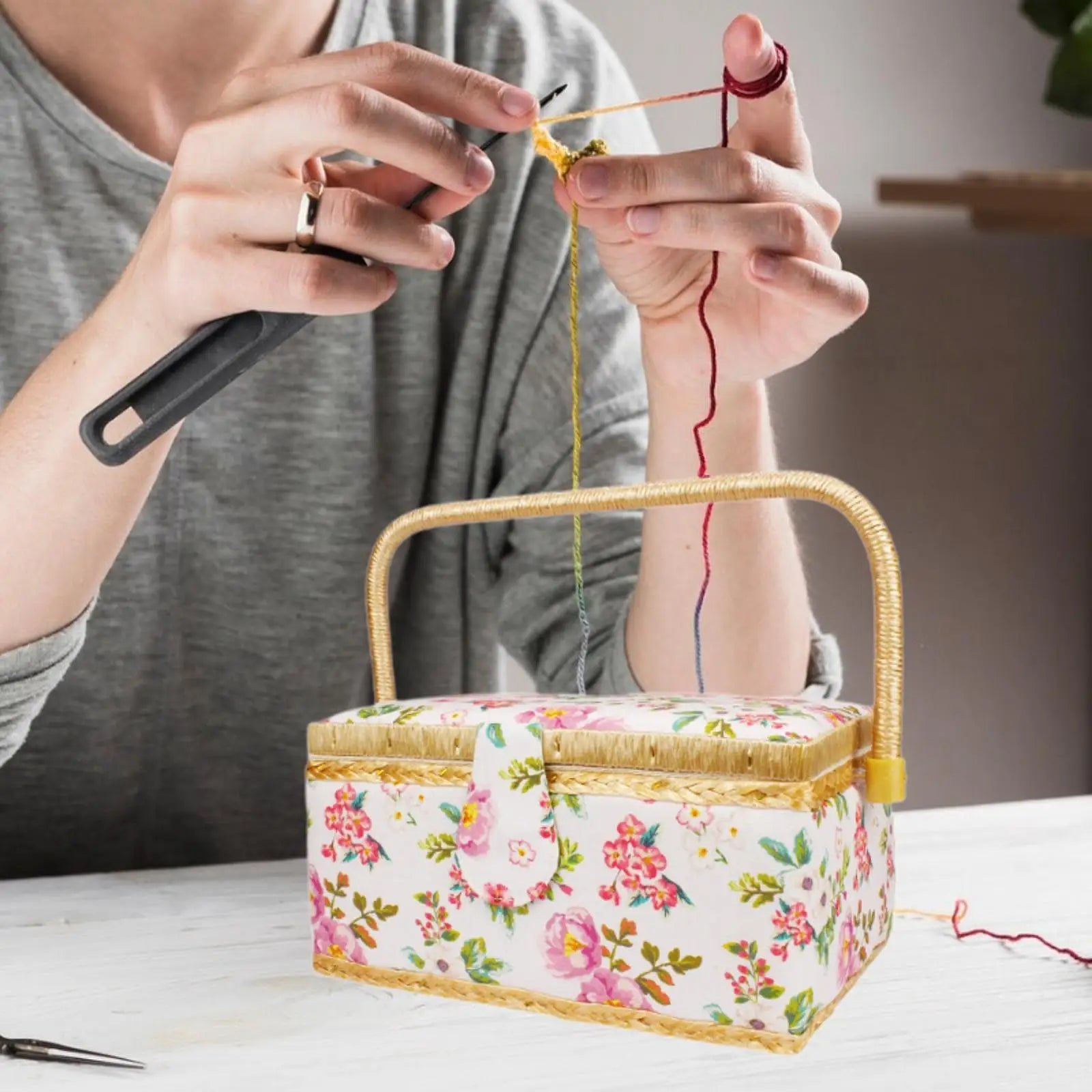 Sewing thread storage case – Durable cloth – Floral print design – Portable organizer for crafting – 9.4 x 6.9 x 5.1 in 2