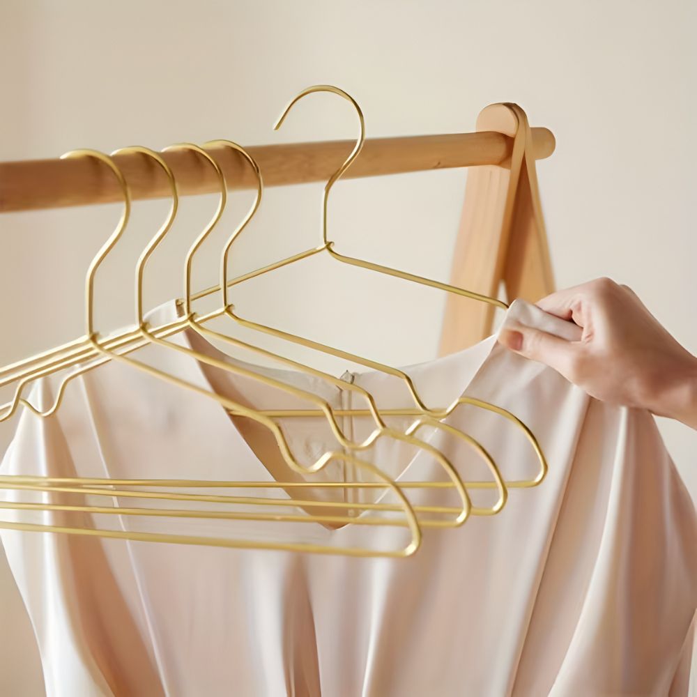 Slim Aluminum Hangers - Elegant Space-Saving Clothes Hangers 1