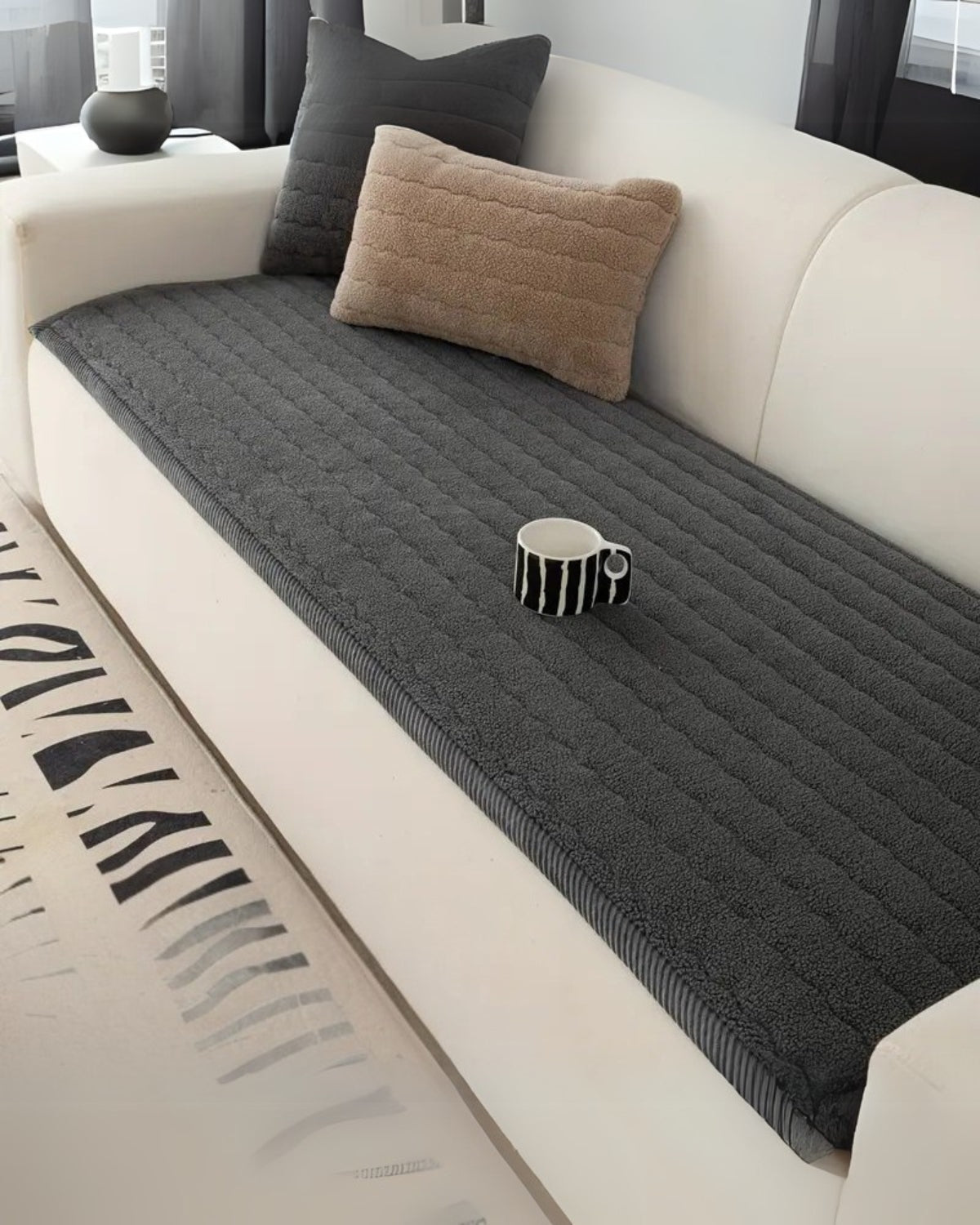 Sofa cover – Plush fabric – Elegant neutral tones – Pet-friendly and machine washable 1