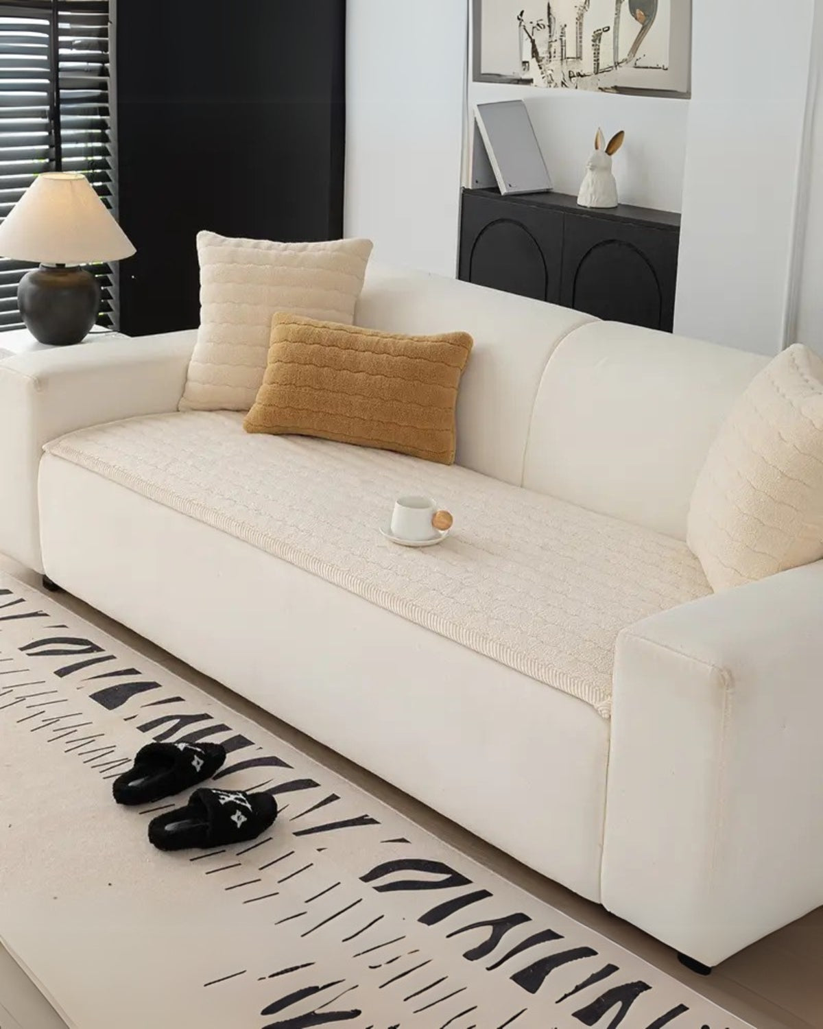 Sofa cover – Plush fabric – Elegant neutral tones – Pet-friendly and machine washable 4