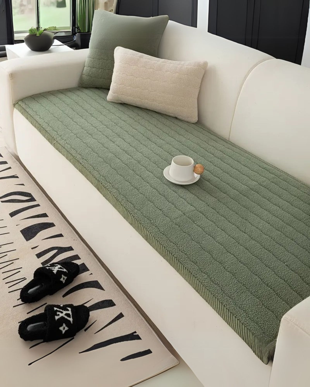 Sofa cover – Plush fabric – Elegant neutral tones – Pet-friendly and machine washable 6