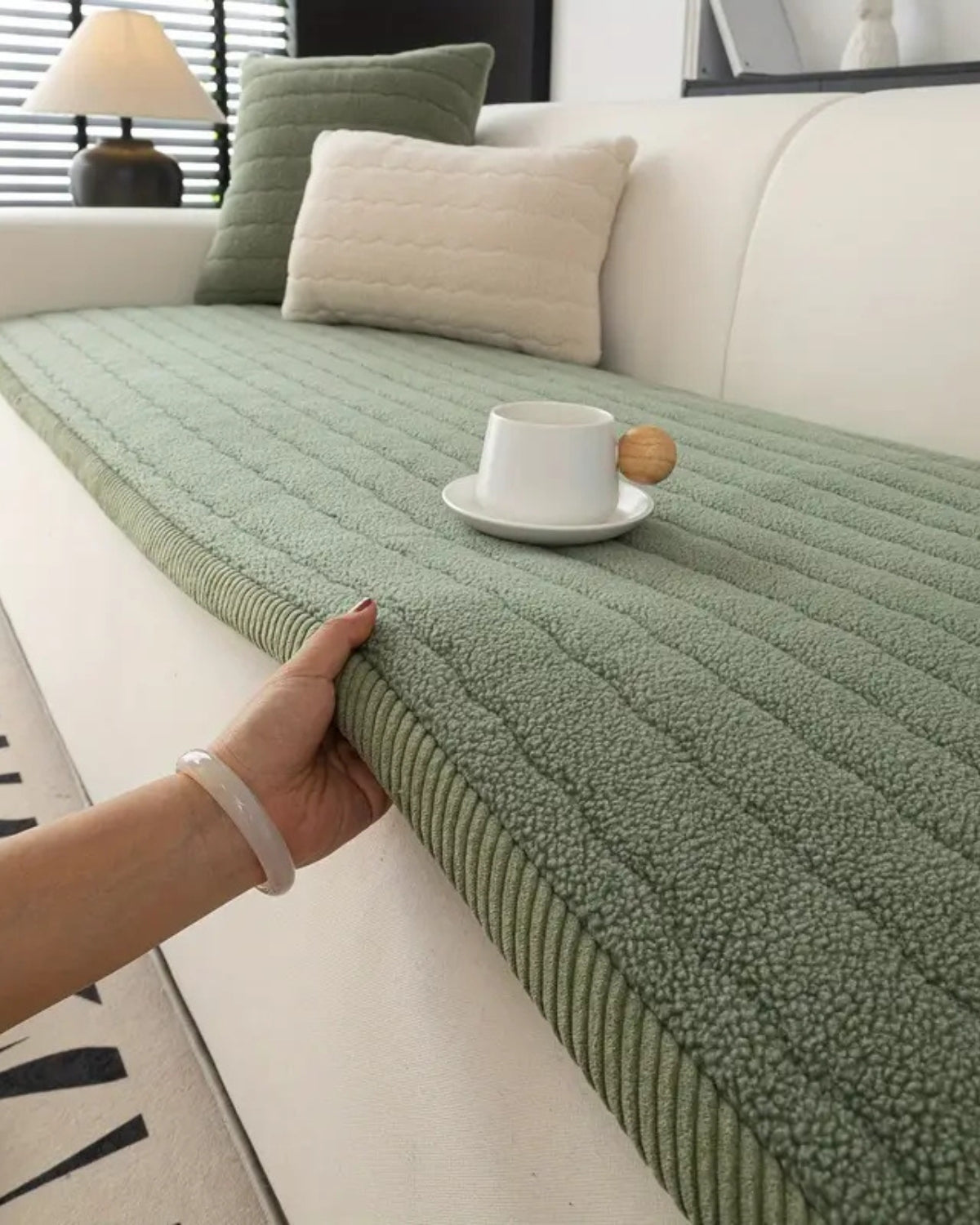 Sofa cover – Plush fabric – Elegant neutral tones – Pet-friendly and machine washable 7