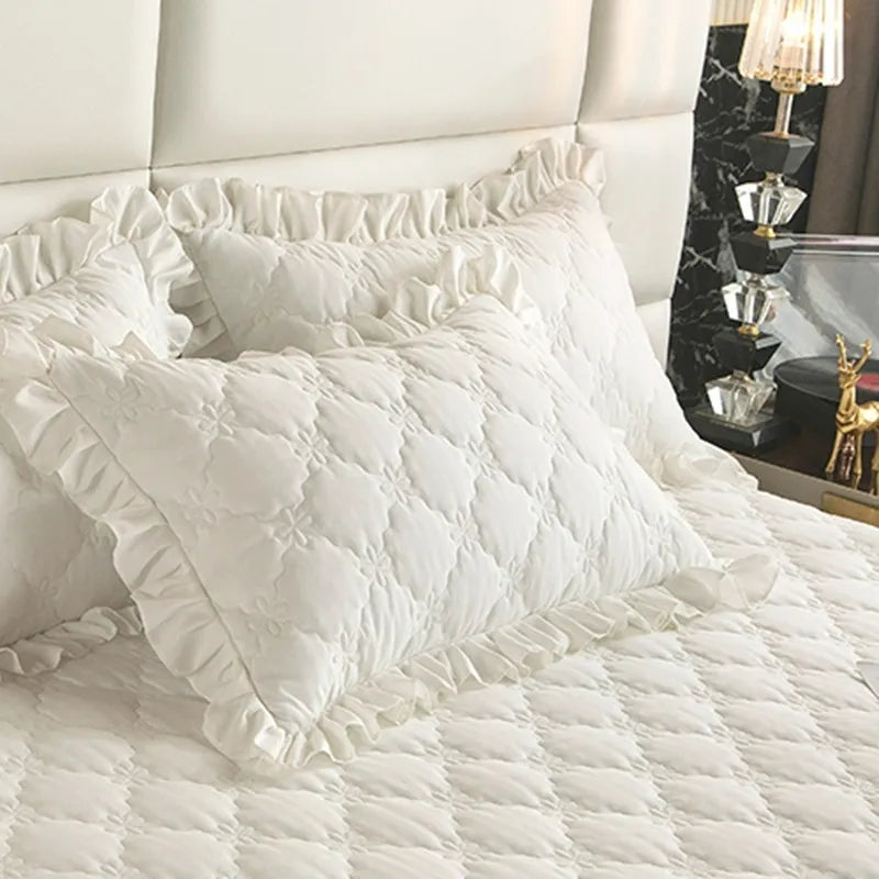 Set of two soft ruffled pillow covers in a solid color, measuring 48x74cm. Made from high-quality fabric, these elegant covers add 0