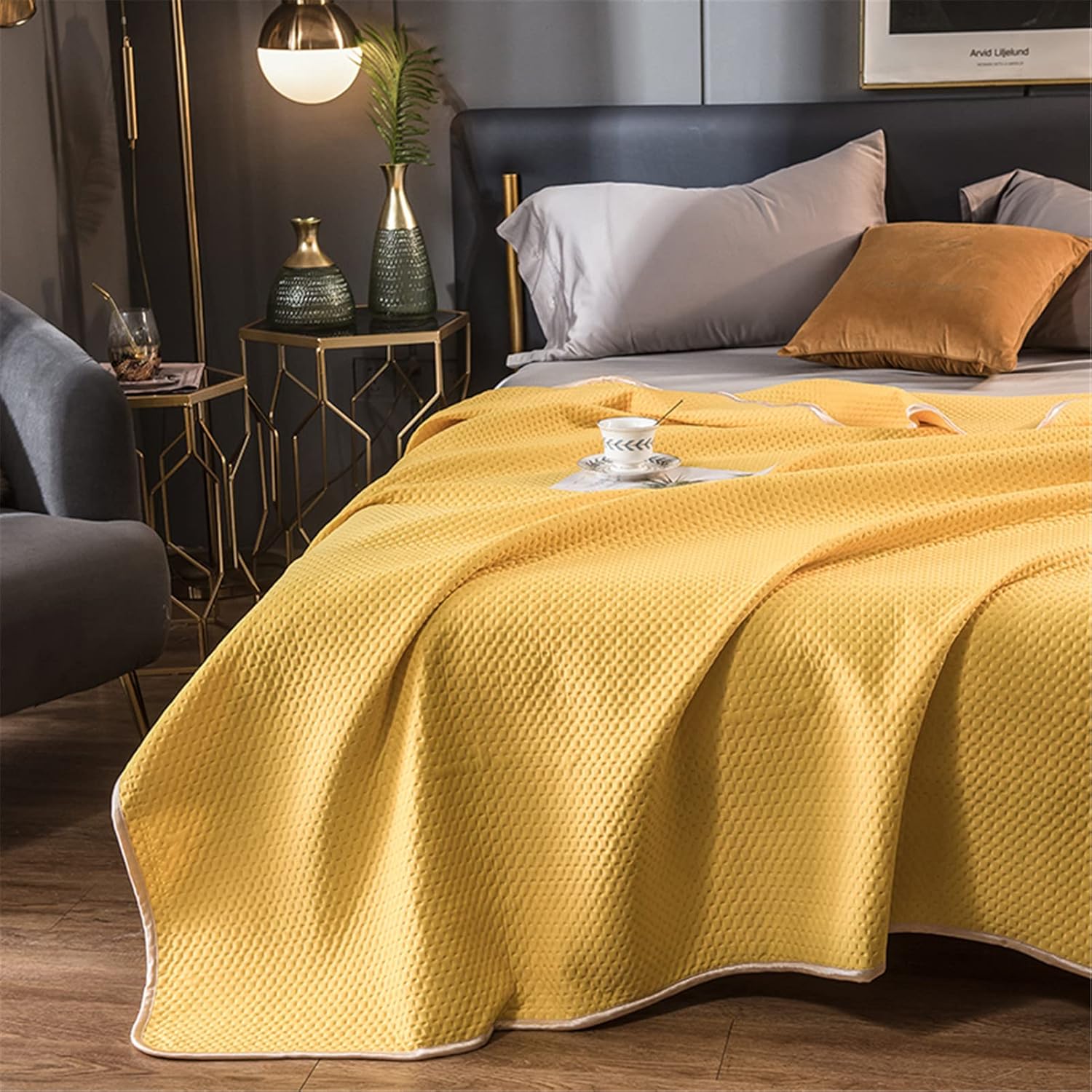 Summer quilt – Lightweight silk-like fiber – Elegant yellow gold design – Ideal for warm nights – 60 x 80 or 71 x 87 or 80 x 90 1