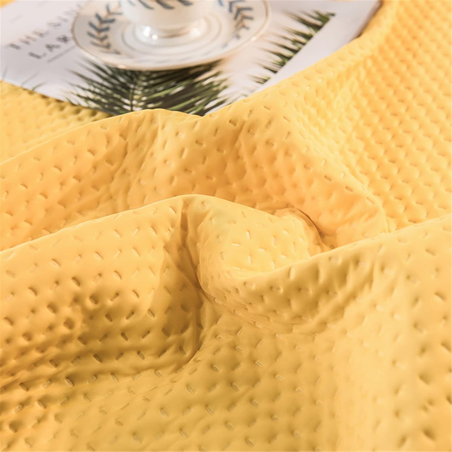Summer quilt – Lightweight silk-like fiber – Elegant yellow gold design – Ideal for warm nights – 60 x 80 or 71 x 87 or 80 x 90 4