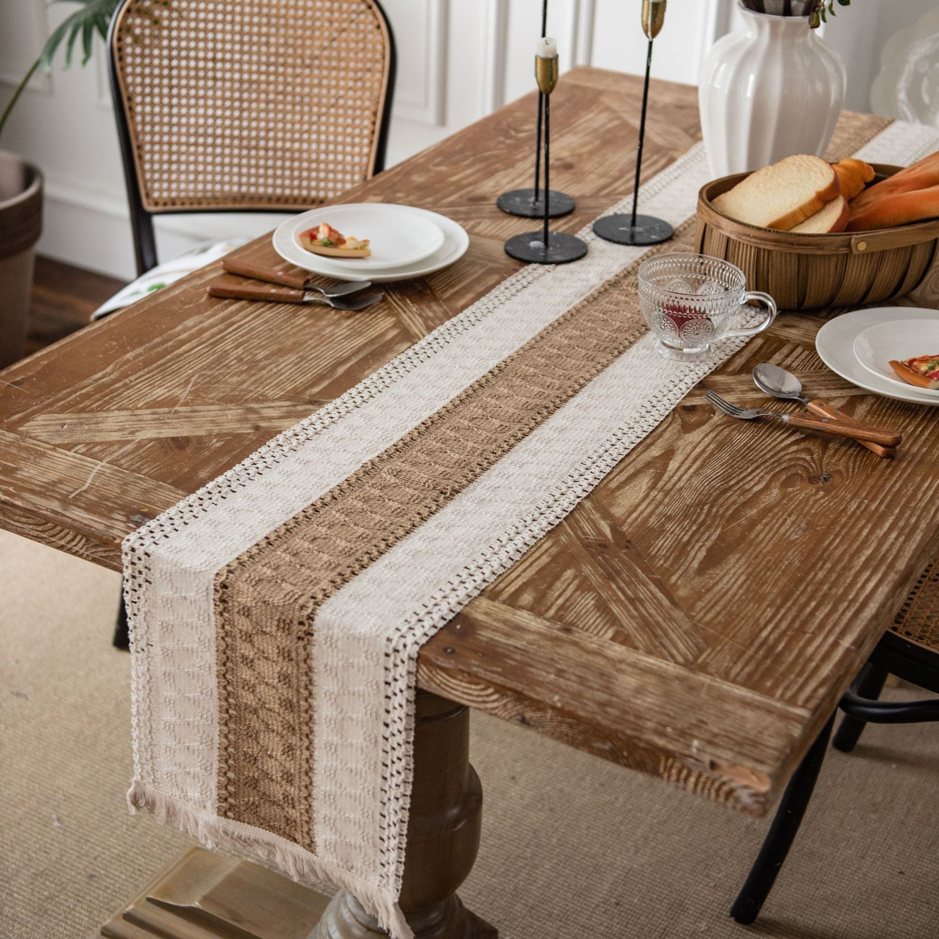 Table runner – 100% polyester – Rustic white and brown striped – Perfect for dining tables 1