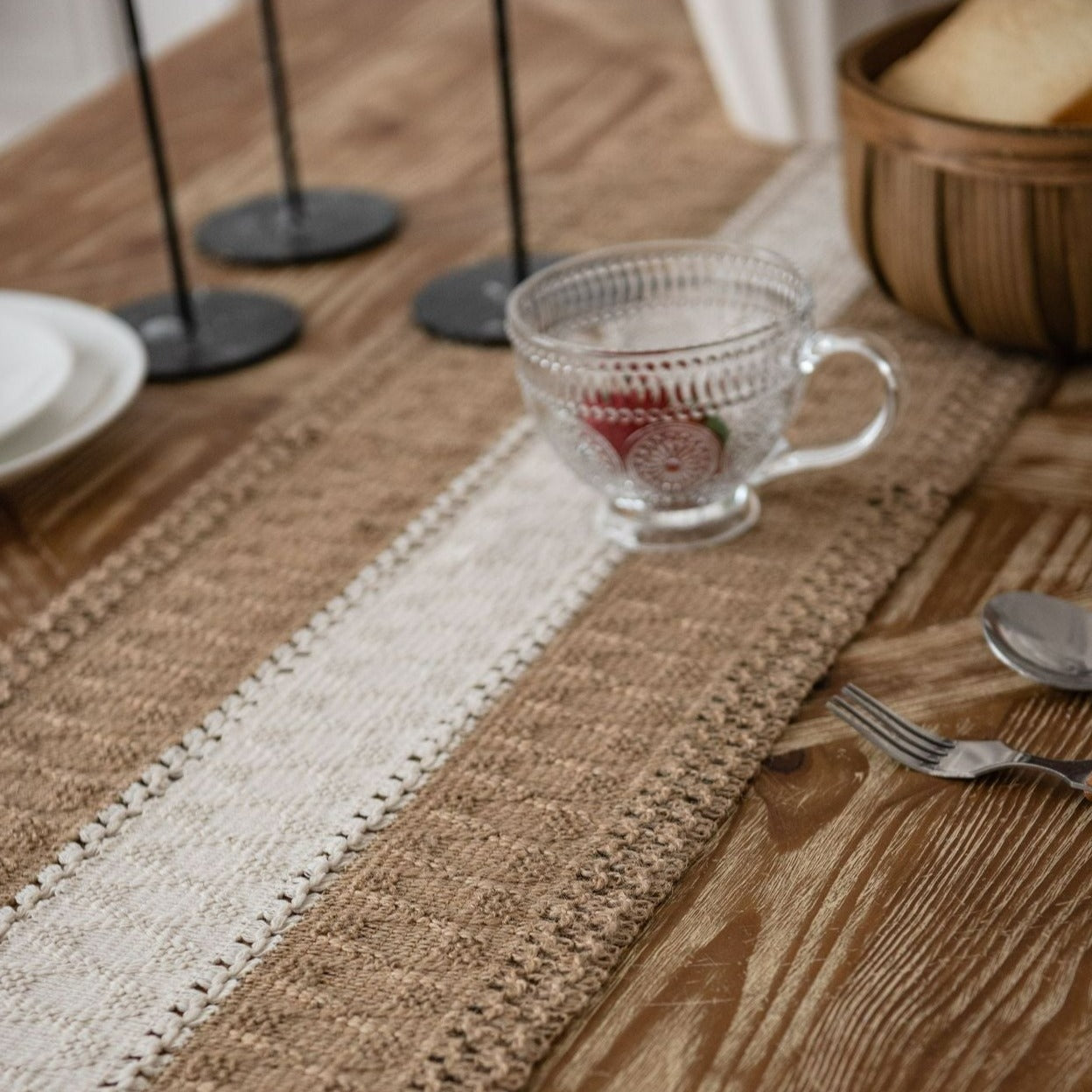Table runner – 100% polyester – Rustic white and brown striped – Perfect for dining tables 6