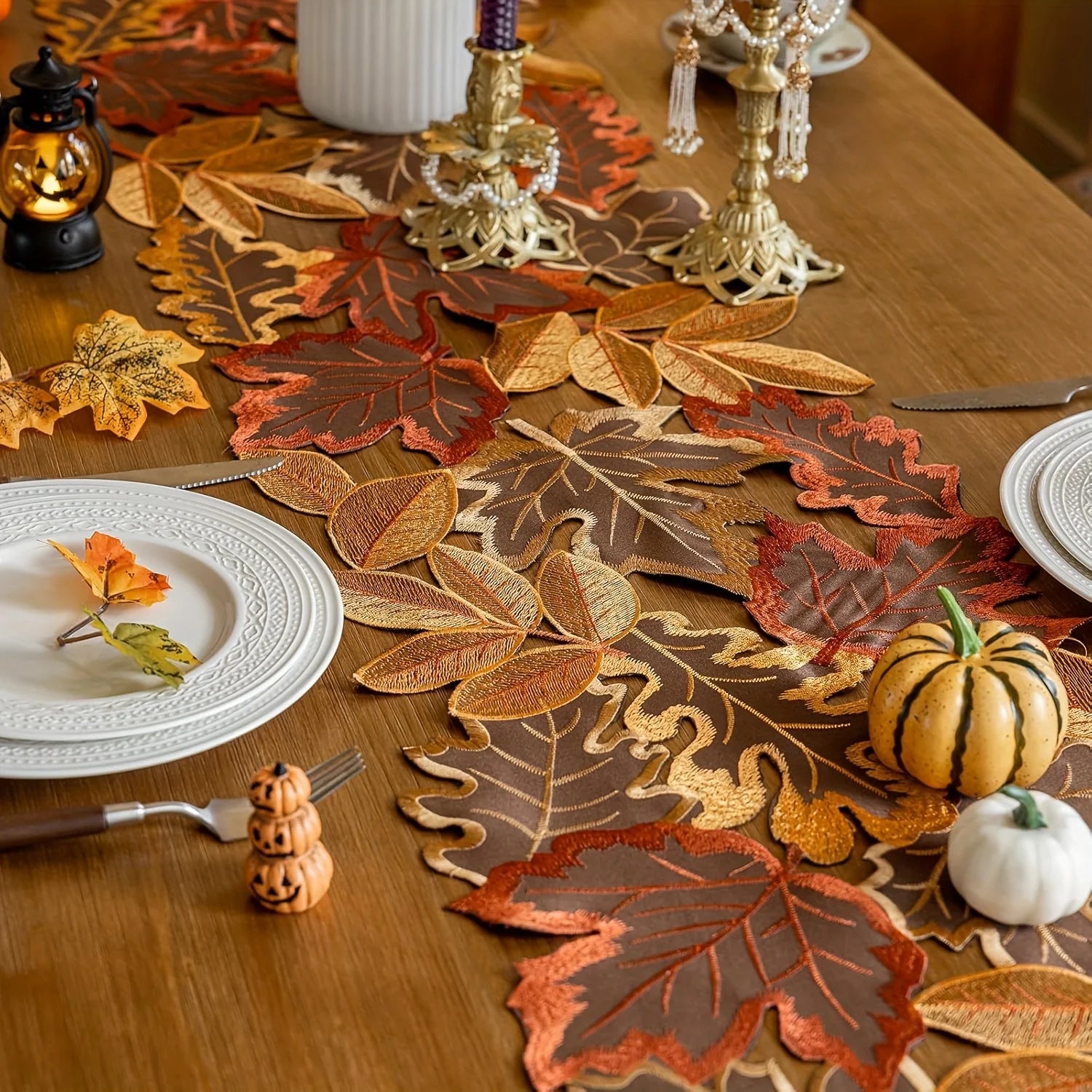 Table runner – Embroidered autumn maple leaf – Flocked brown – Rustic farmhouse design – Perfect for Thanksgiving 1