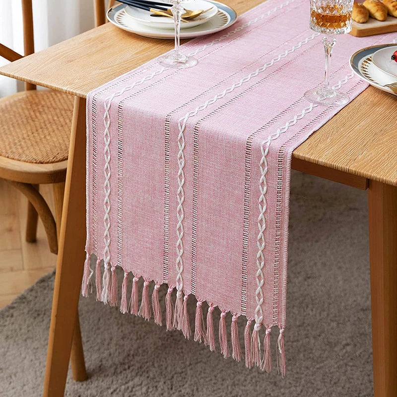 Table runner – Soft cotton linen – Romantic pink – Ideal for Valentine's or Galentine's gatherings 0