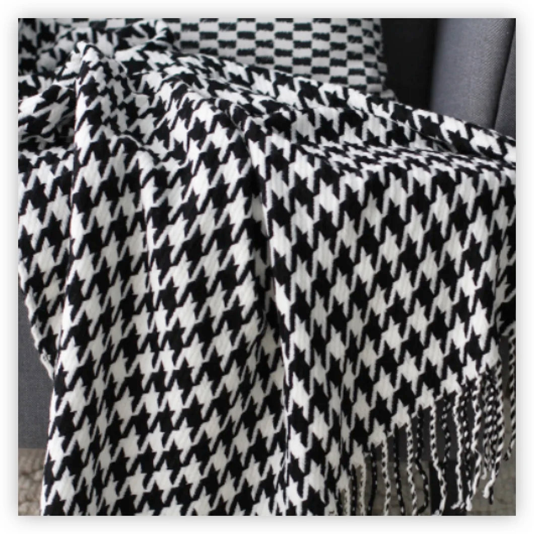 Throw blanket – Knitted fabric – Navy blue checkered design – Cozy sofa accessory with tassels 10