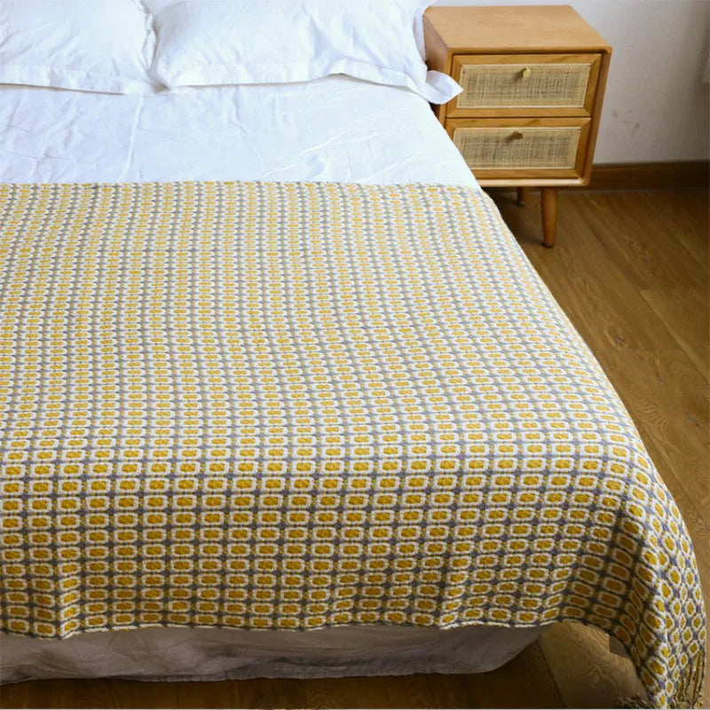 Throw blanket – Knitted fabric – Navy blue checkered design – Cozy sofa accessory with tassels 3