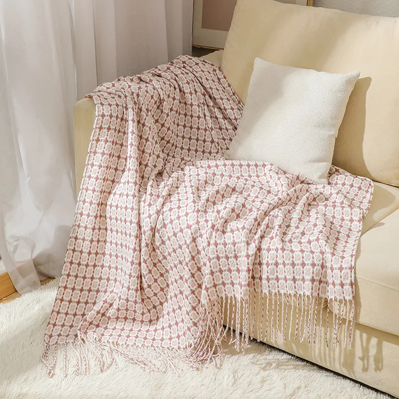 Throw blanket – Knitted fabric – Navy blue checkered design – Cozy sofa accessory with tassels 8