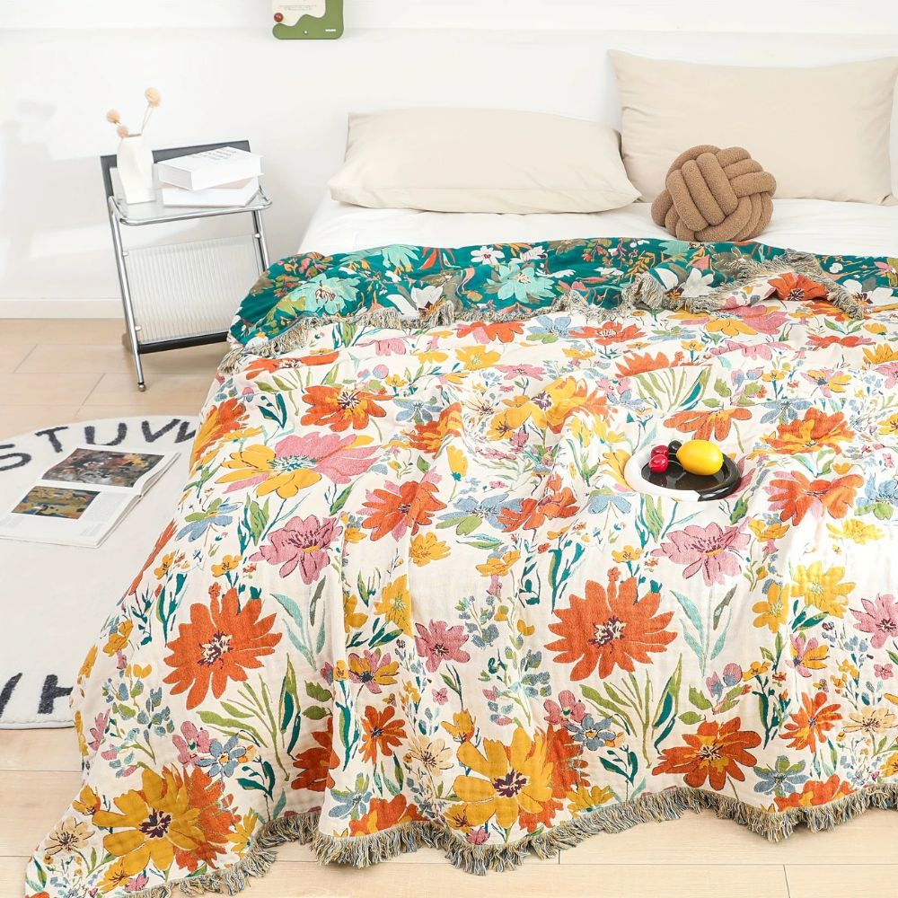 Throw blanket – Soft cotton – Multicolored floral design – Lightweight and breathable – Perfect for summer lounging 1