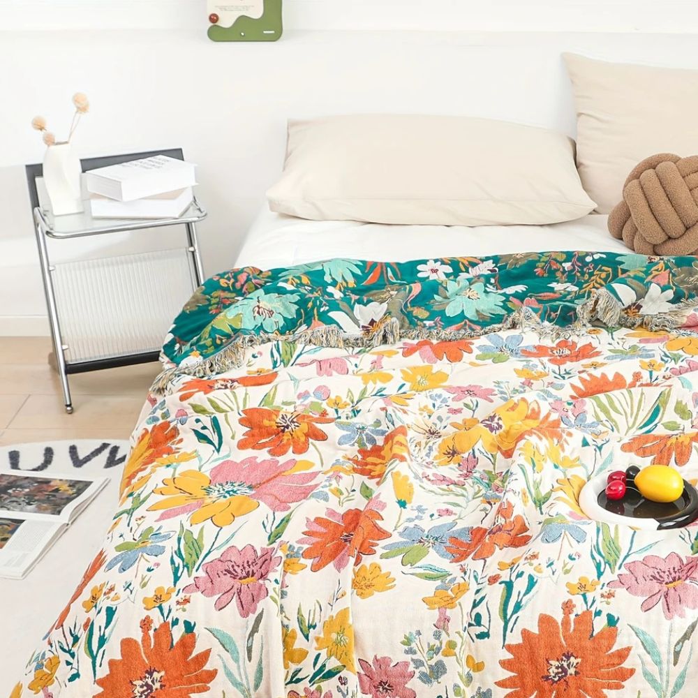 Throw blanket – Soft cotton – Multicolored floral design – Lightweight and breathable – Perfect for summer lounging 3