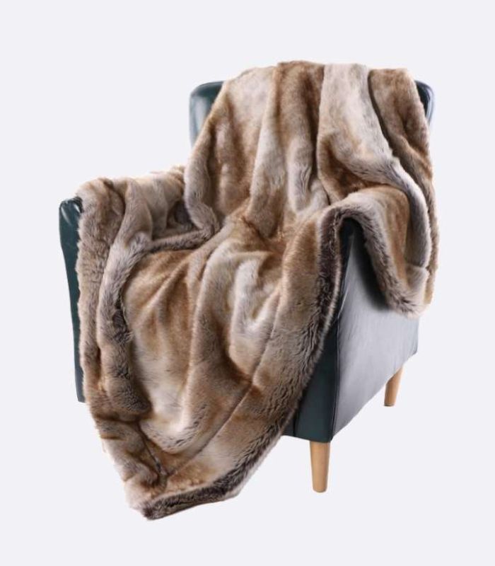Throw blanket – Soft faux fur – Luxurious brown design – Cozy accessory for bed or sofa 1