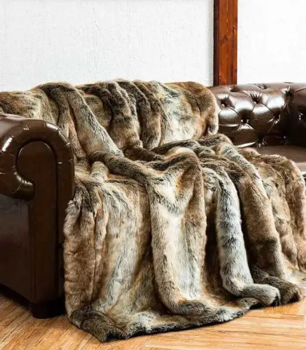 Throw blanket – Soft faux fur – Luxurious brown design – Cozy accessory for bed or sofa 5
