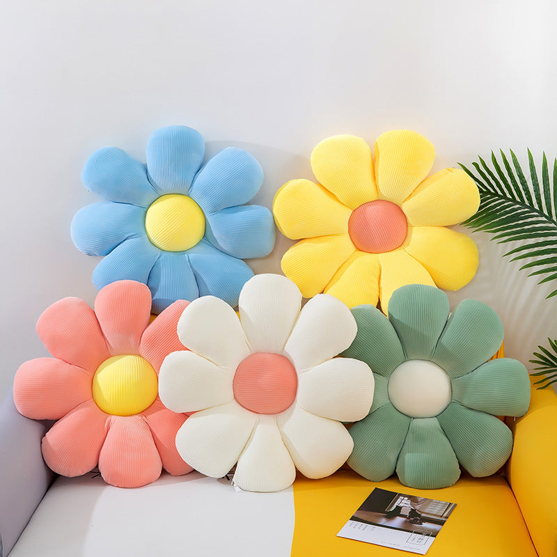 Throw pillow – Soft fabric – Daisy flower design – Cozy accent for couch or bed 1