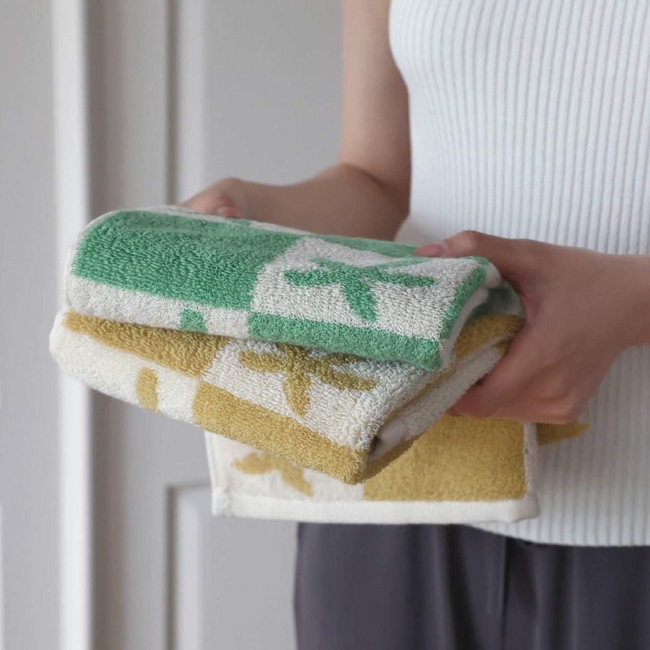 Towel set – Cotton – Cactus and palm design – Beach or spa use – Absorbent and durable 3