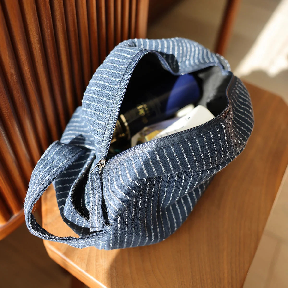 Travel organizer – Durable fabric – Large capacity – Toiletry bag for women – Portable travel accessory 0