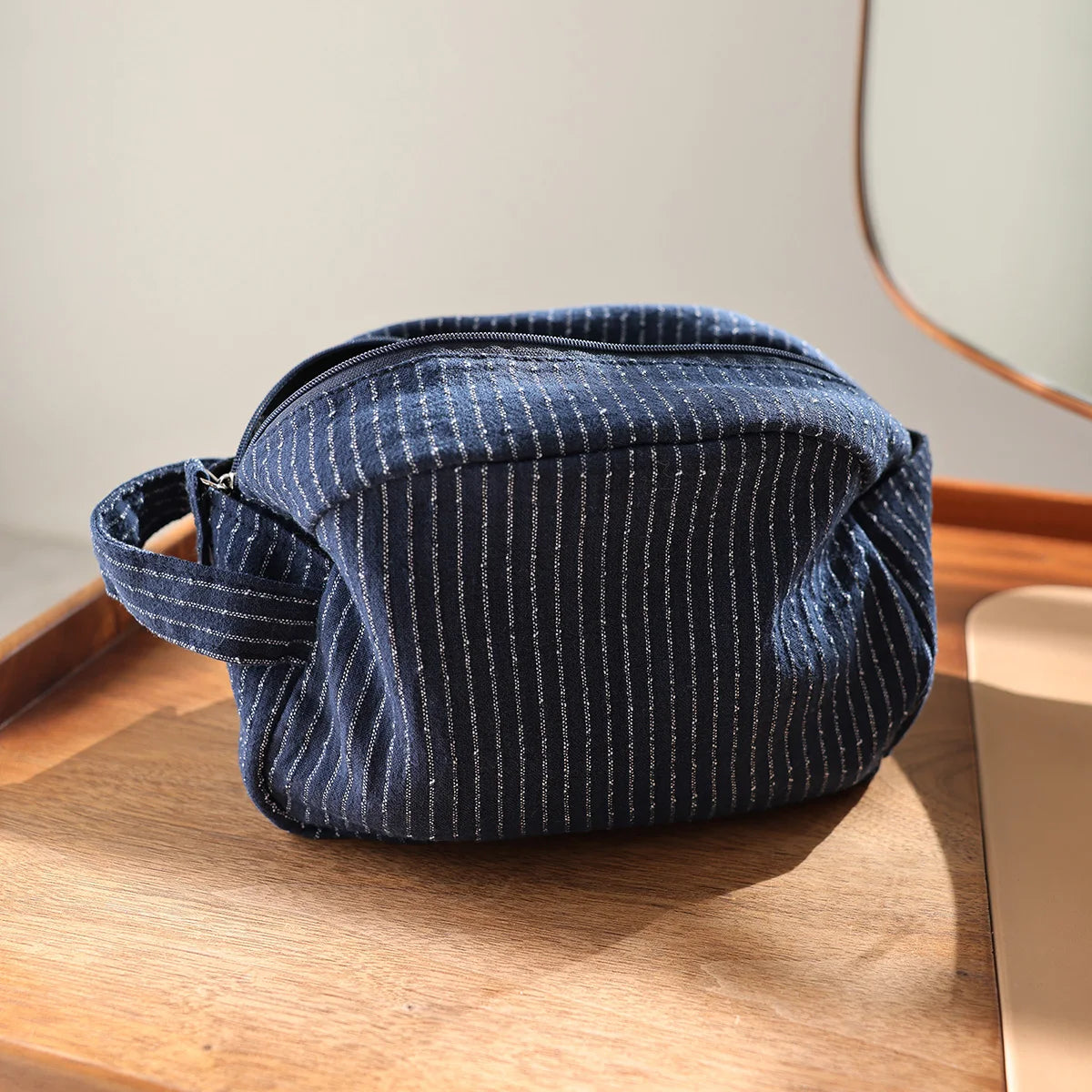 Travel organizer – Durable fabric – Large capacity – Toiletry bag for women – Portable travel accessory 3