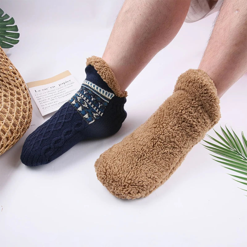 Cozy winter non-slip grip socks in warm gray, featuring a soft, knitted texture and a textured sole for enhanced stability. Perfect for keeping feet comfortable 5