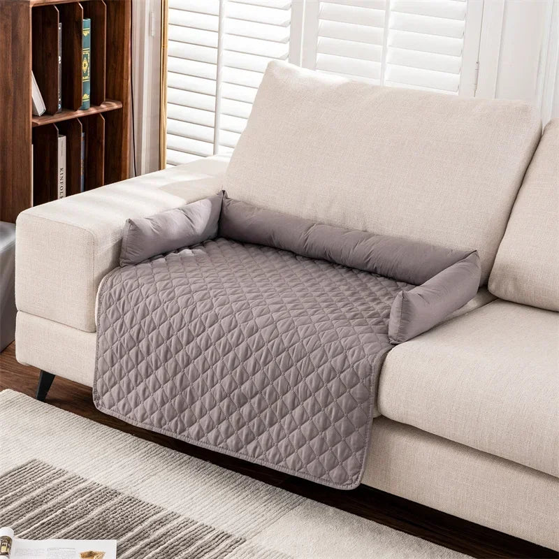 Waterproof gray dog blanket featuring a non-slip base, crafted from eco-friendly fabric. Ideal for protecting surfaces while providing comfort for pets. 3