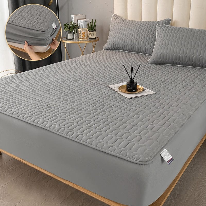 Waterproof queen mattress protector featuring a soft knotted design for added comfort. Made from durable, breathable fabric to safeguard against spills and allergens. Elegant white 0
