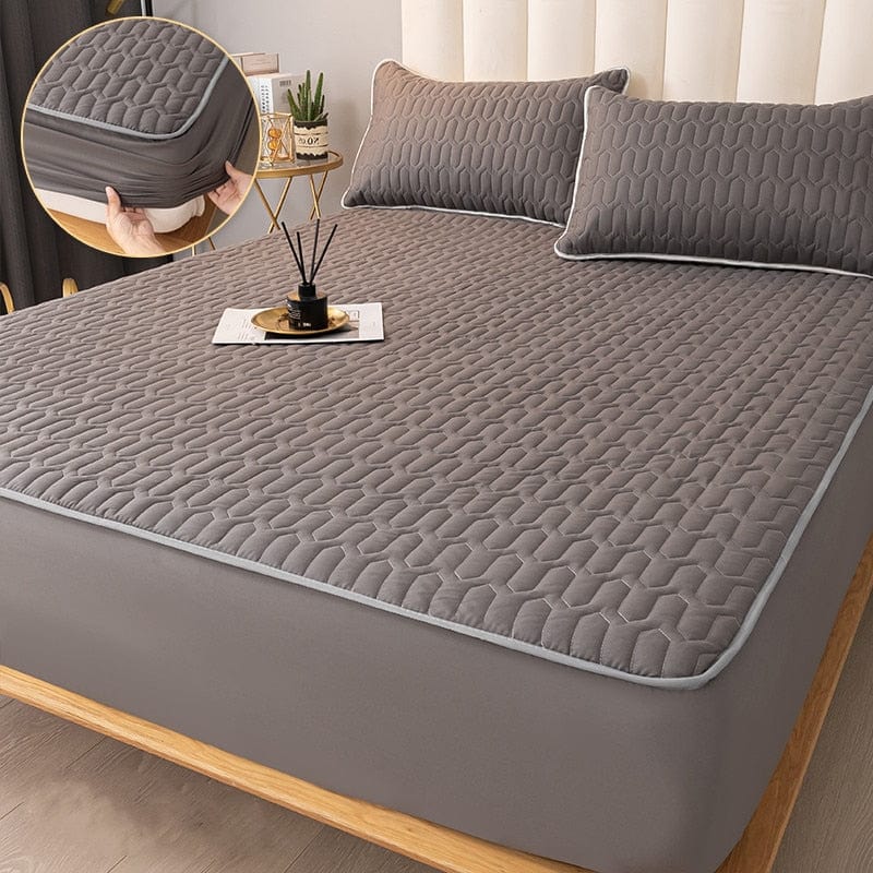 Waterproof queen mattress protector featuring a soft knotted design for added comfort. Made from durable, breathable fabric to protect against spills and allergens. Elegant white 3