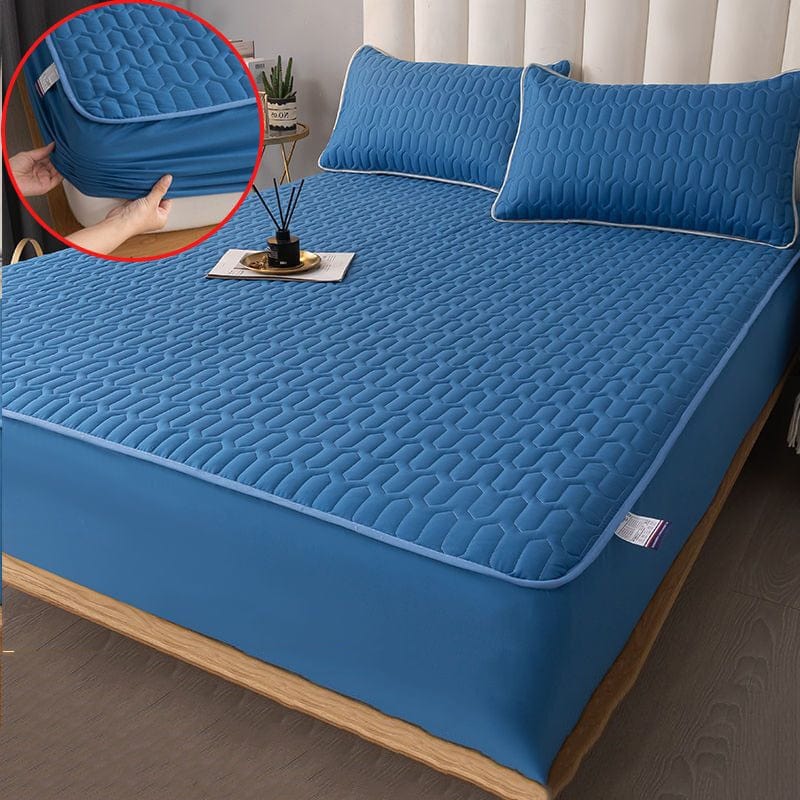 Waterproof queen mattress protector featuring a soft knotted design for enhanced comfort. Made from durable, breathable materials to protect against spills and allergens while maintaining a 7