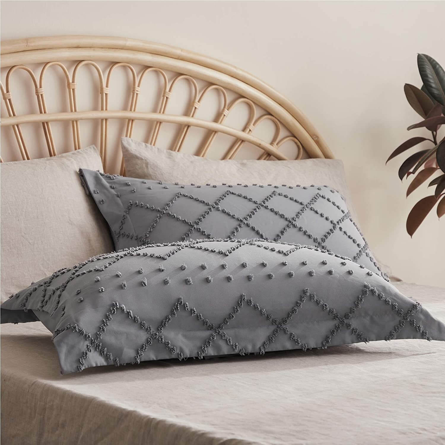 White cotton duvet cover set featuring a soft waffle texture, designed for both King and Queen sizes. The set adds a cozy and modern touch to any bedroom 5