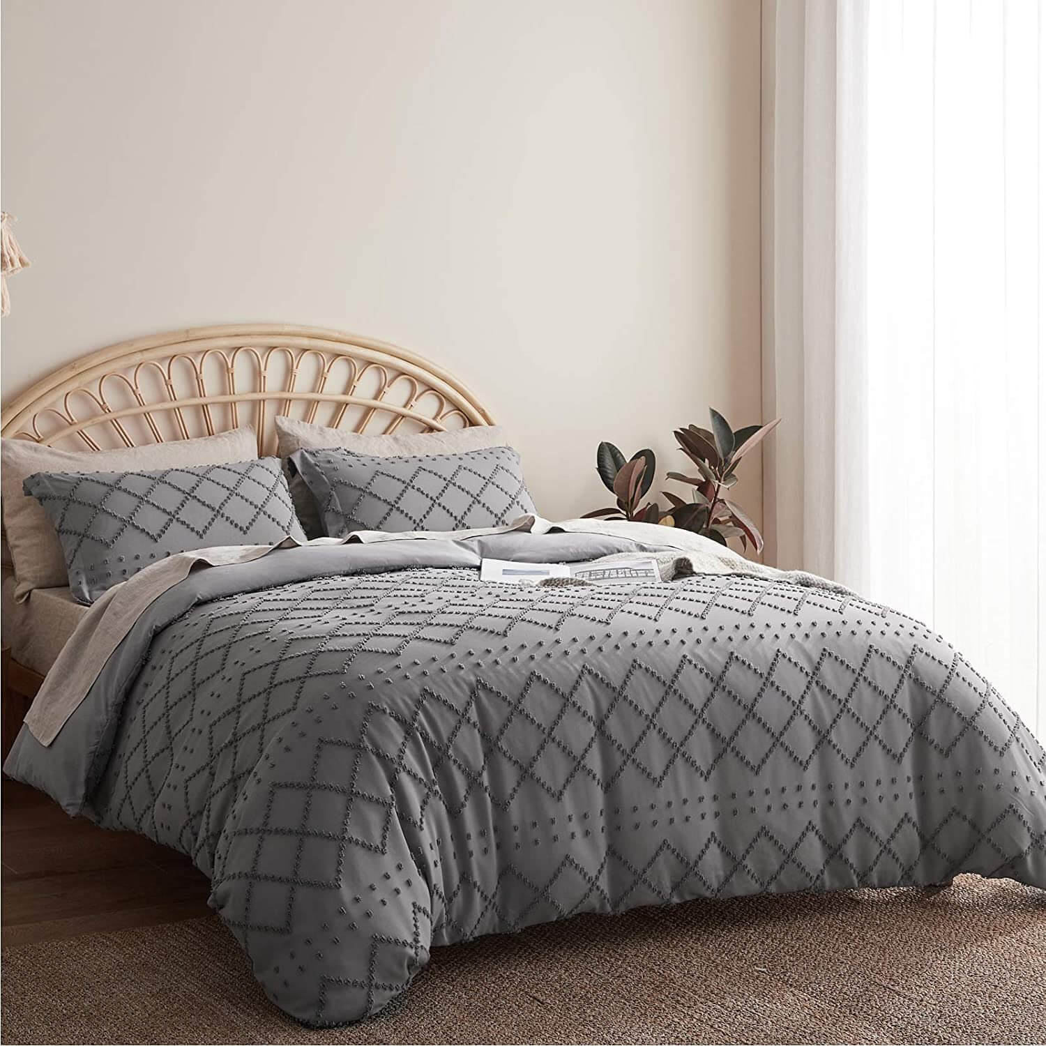 White cotton duvet cover set featuring a soft waffle texture, designed for both King and Queen sizes. The set adds a cozy and modern touch to any bedroom 8