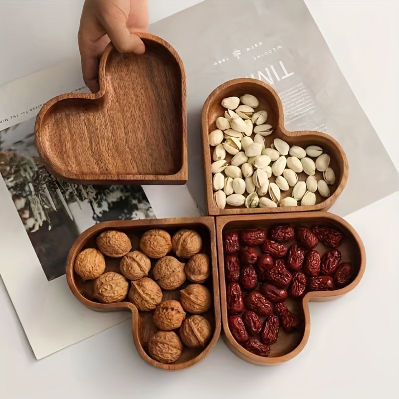 Wooden snack tray – Heart-shaped design – Natural wood – Ideal for gatherings and gifting – 6.7 x 5.9 x 1.2 in 0