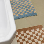 Soft Checkered Bathroom Rug – Non-Slip & Quick-Dry Bath Mat