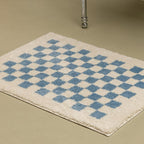 Soft Checkered Bathroom Rug – Non-Slip & Quick-Dry Bath Mat